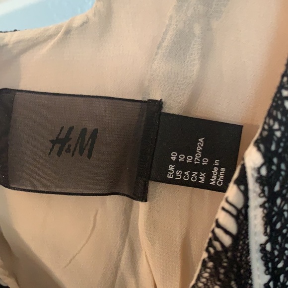 Lace black and nude sleeveless dress - Picture 5 of 6